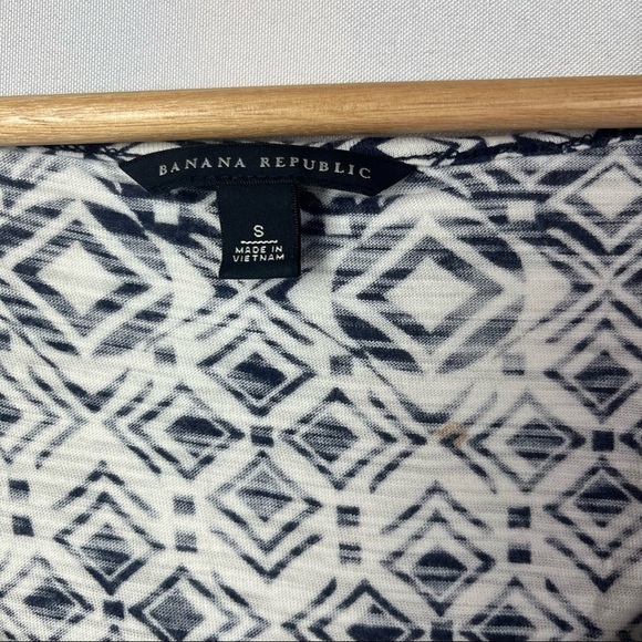 Banana Republic Blue & White Printed Henley Tank Top S - Picture 2 of 3